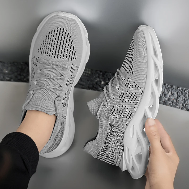 新しい春と秋のランニングネット表面通気性レジャースポーツシューズメンズラブウォーキングライトトレーニングフィットネスシューズ