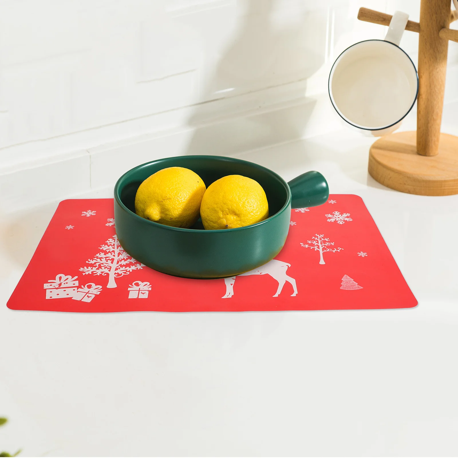 

12Pcs PVC Placemats and Coasters Christmas Theme Table Mat Set Printable Design Heat Resistant Easy Clean for Home Holiday