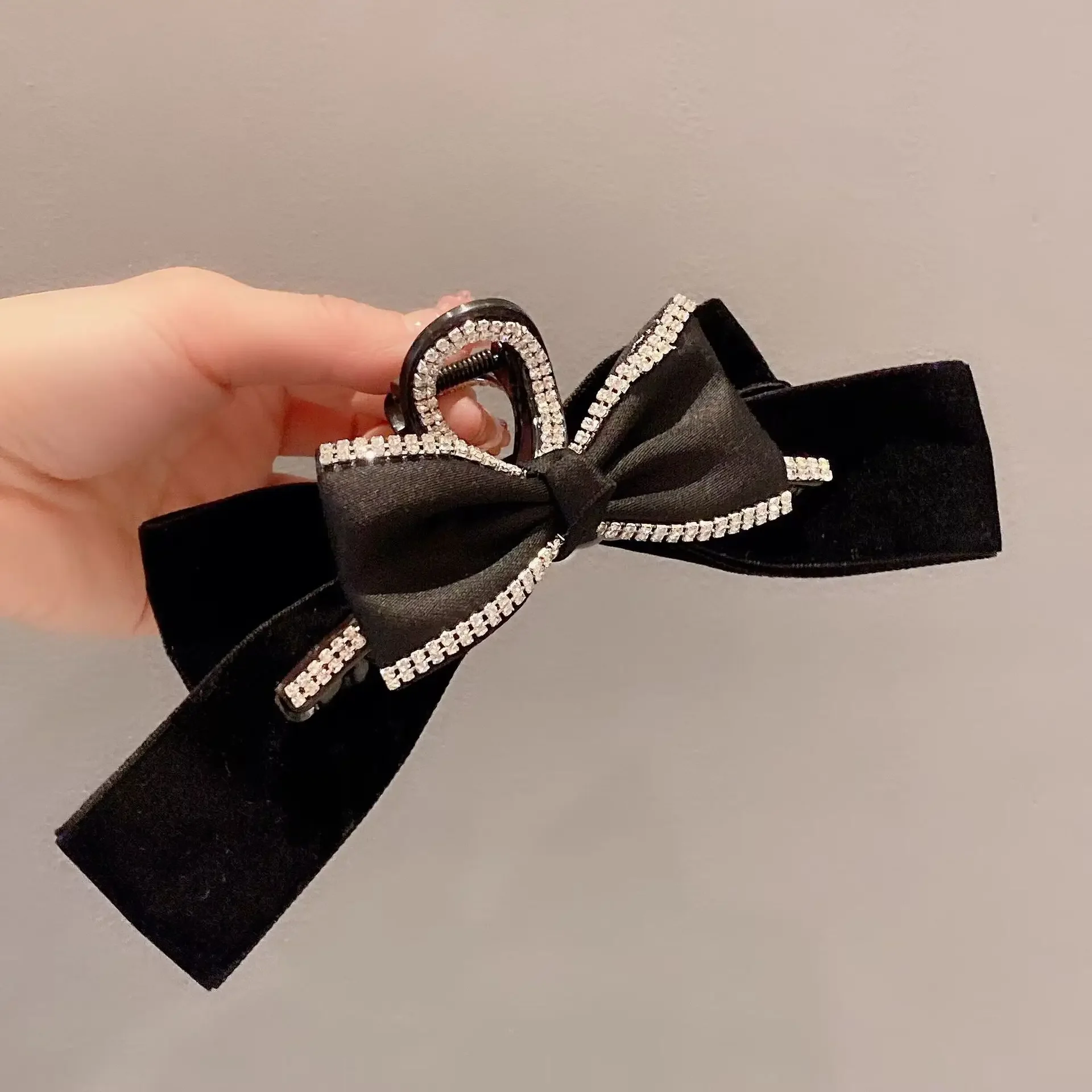 Korean High-end Black Princess Pearl Bows Velvet Hair Claw Sparkle Diamond Temperament Card Top Clips Accessories for Women