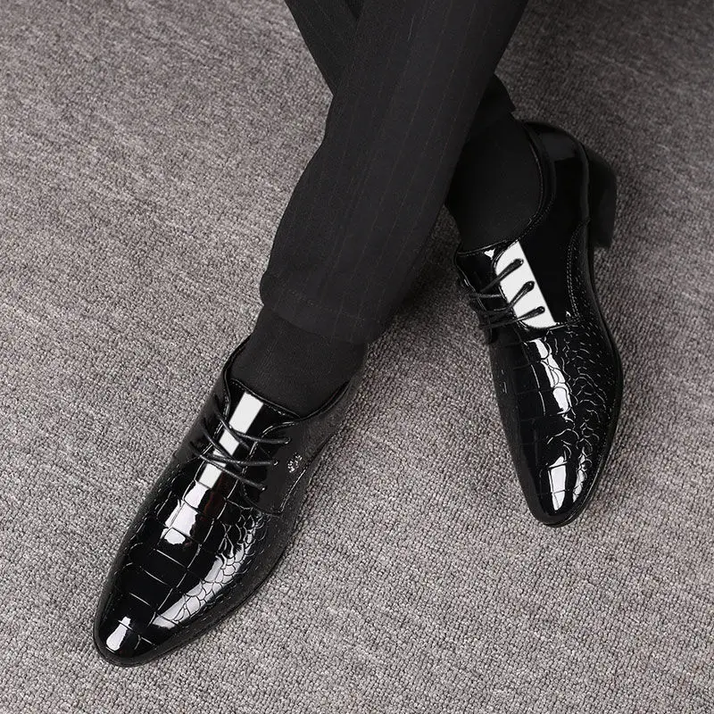

Black Bright Upper Pointed Toe Men's Formal Shoes Cheap Clearance Gentleman Leather Casual High Quality Fashion Social Shoe Male