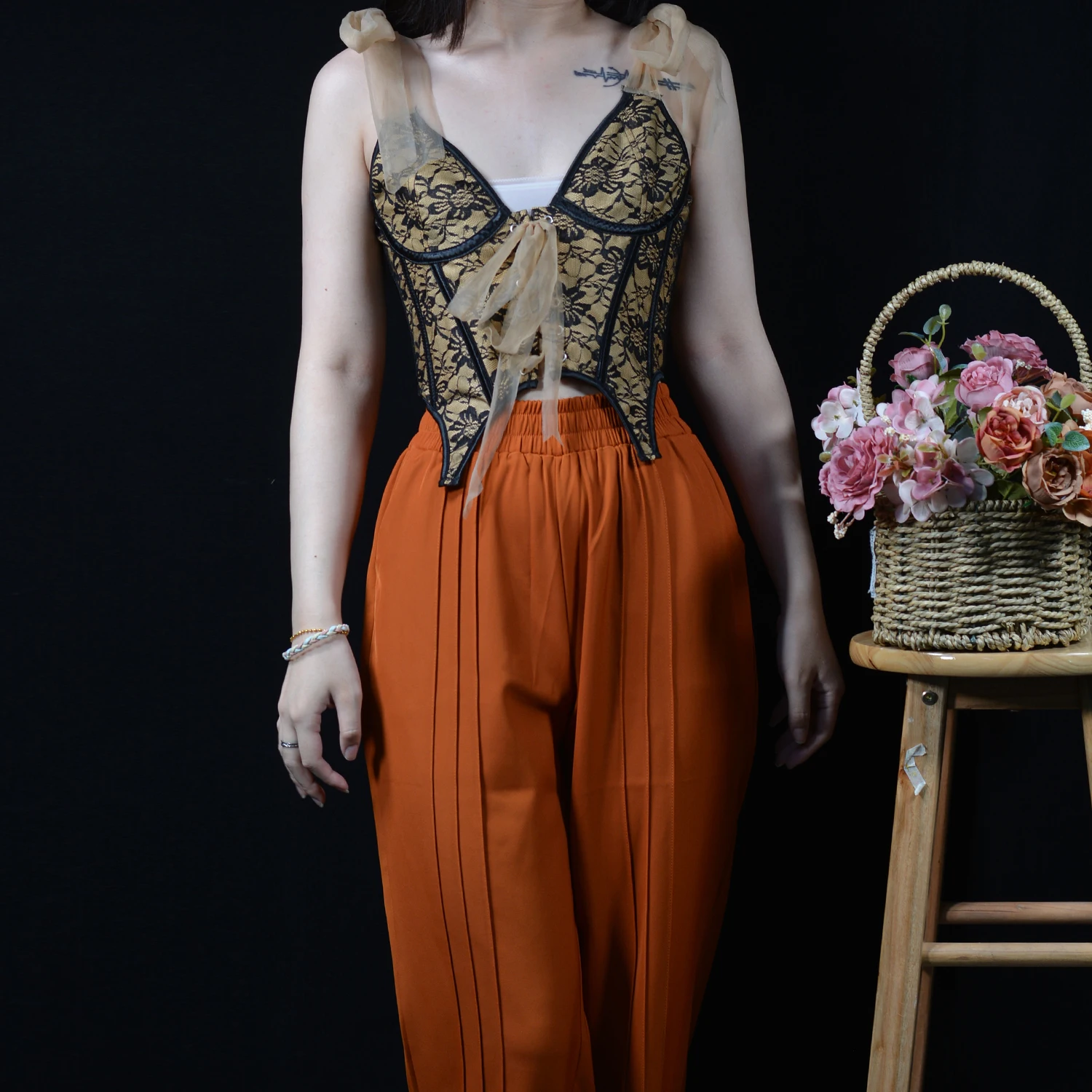 Женская винтажная майка на шнуровке, полая майка с бантом, тренд облегающей уличной одежды для вечеринок