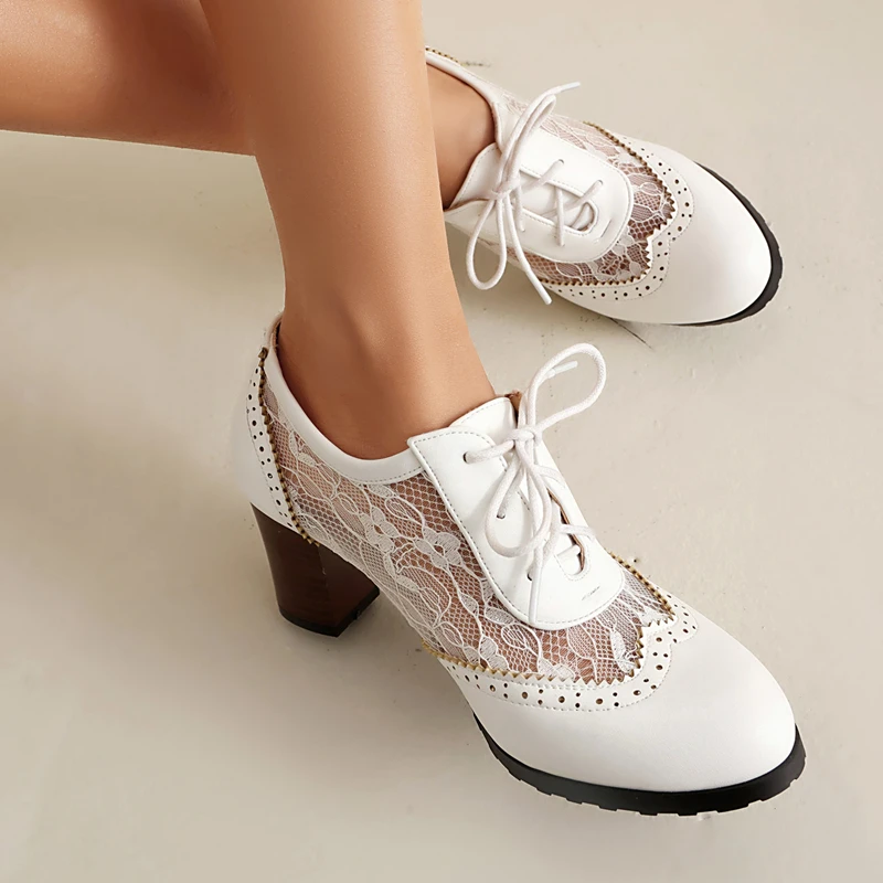 

Модные дышащие женские сетчатые туфли-броги с вышивкой, новые весенние туфли-лодочки-оксфорды на высоком каблуке с круглым носком и перекрестной завязкой на шнуровке