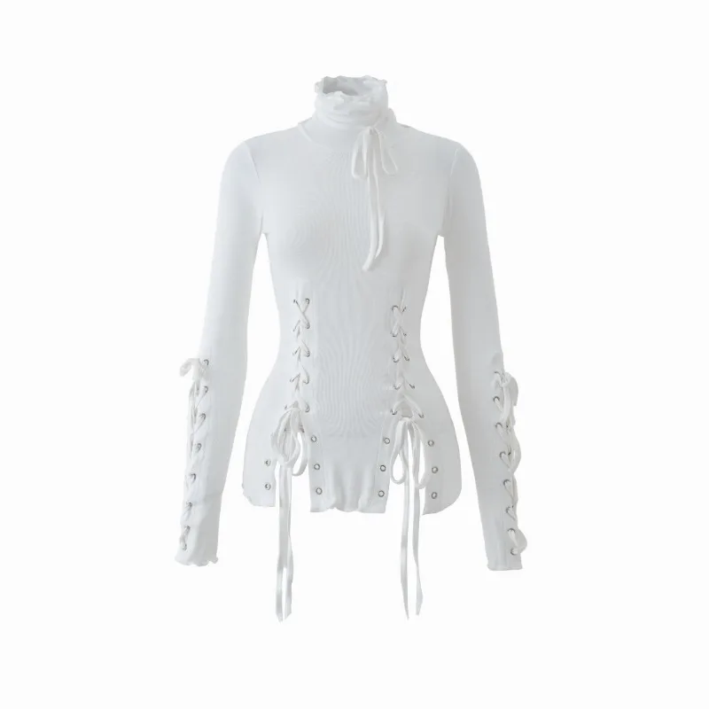 Czarno-biała, perforowana, sznurowana, dopasowana bluzka z wysokim dekoltem, koszulka bazowa, falbanki na brzegach, lekko prześwitująca, wysoce elastyczna dzianina.