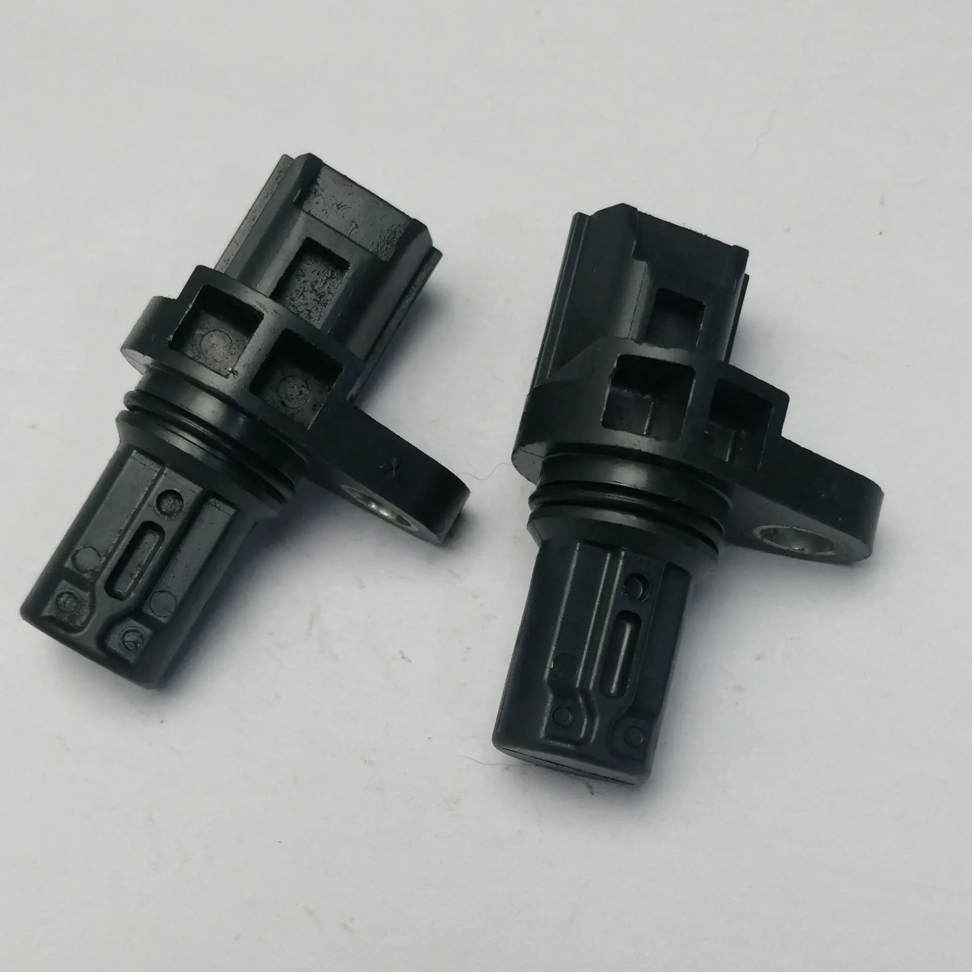 

For Mitsubishi L200 Pickup Truck Pajero Genie 454 Camshaft Position Sensor MR985041