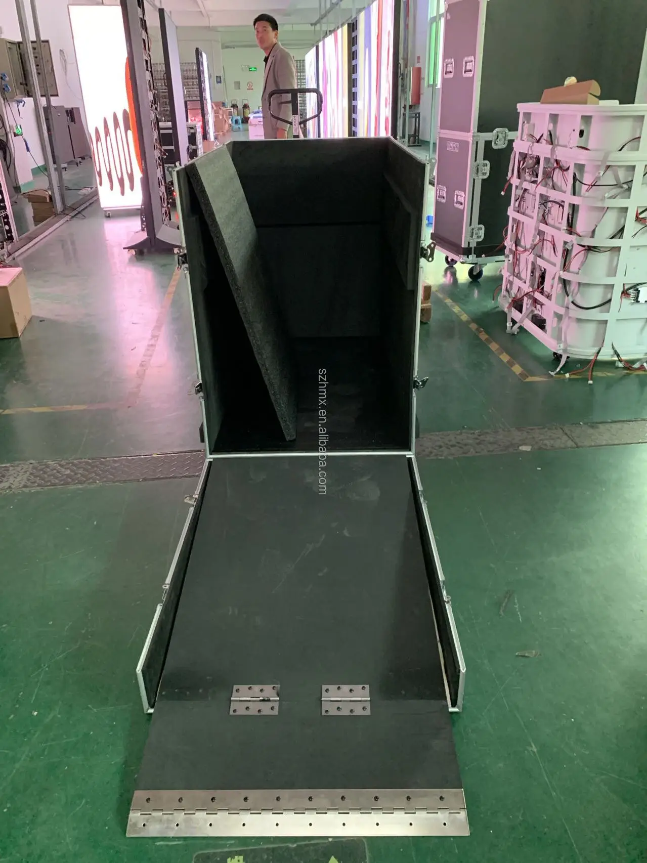 Made in China Led Curved P1.86 Indoor Advertising DJ Booth Table LED Display Screen 800 Nits Brightness IP31 Rated view 6