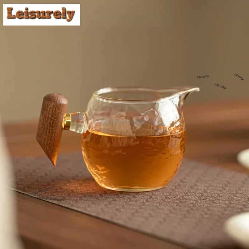 

255ml Malleolar Stria Wooden Handle Glass Tea Pitcher Tea Divider Cha Hai Dispenser Justice Cup Fair Mug Tea Ceremony Supplies