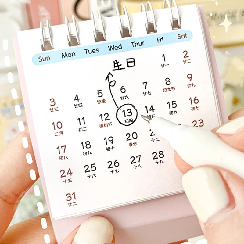 Mini calendário de mesa para meninas, desenhos animados fofos, anime, ano novo, portátil, criativo, mensal, decoração de escritório, 2024