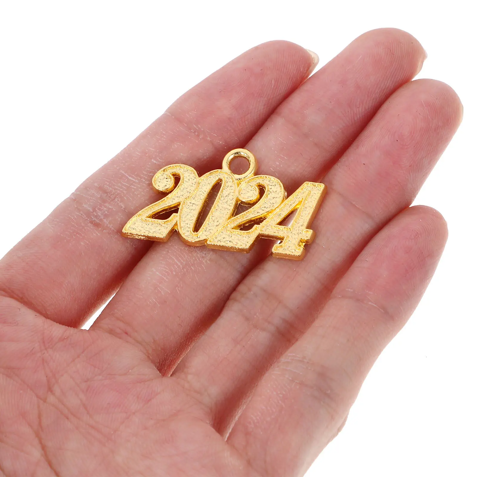 

50 шт. подвесок-шармов с цифрами 2024 для рукоделия и изготовления украшений, яркий дизайн, новогоднее украшение 2024