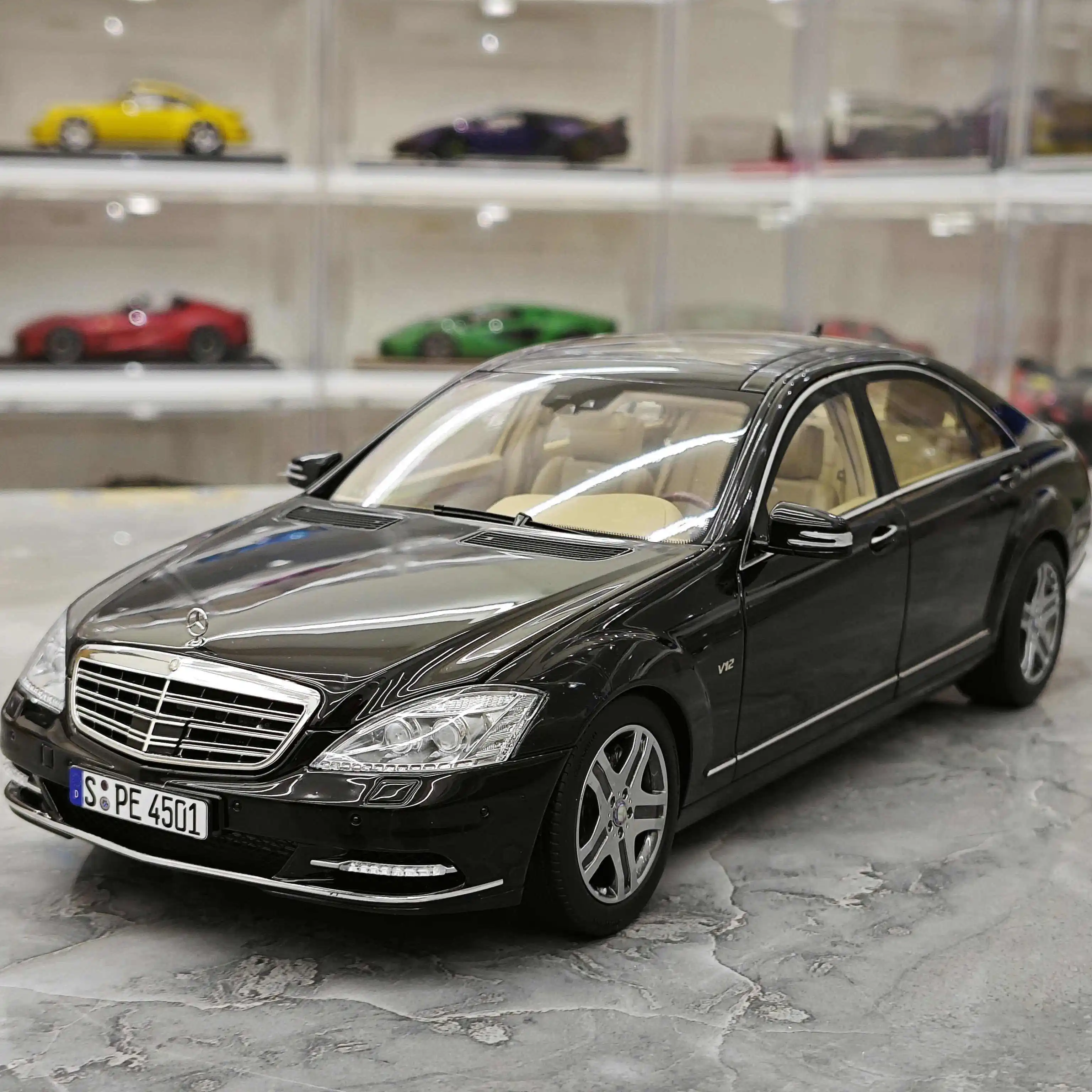 1/18 Motorhelix Model Car MH W221 S600L with Engine Set Alloy Diecast Model Full Open Room Ornament Collectible Birthday Gift