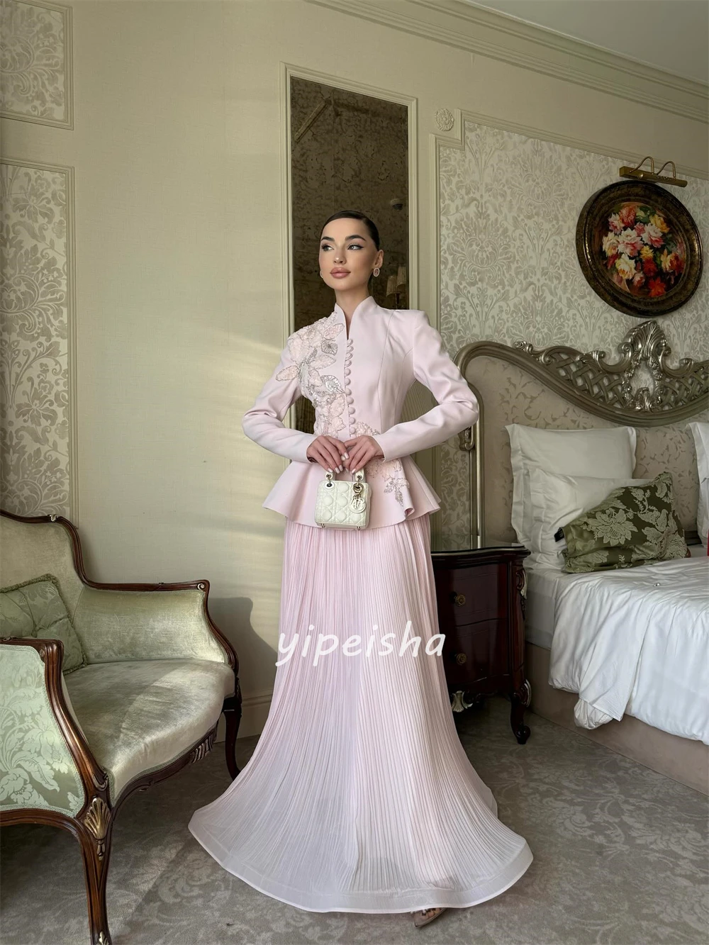 Abiti lunghi su misura in jersey retrò stile moderno personalizzato con bottoni floreali fatti a mano con paillettes a trapezio e collo alto