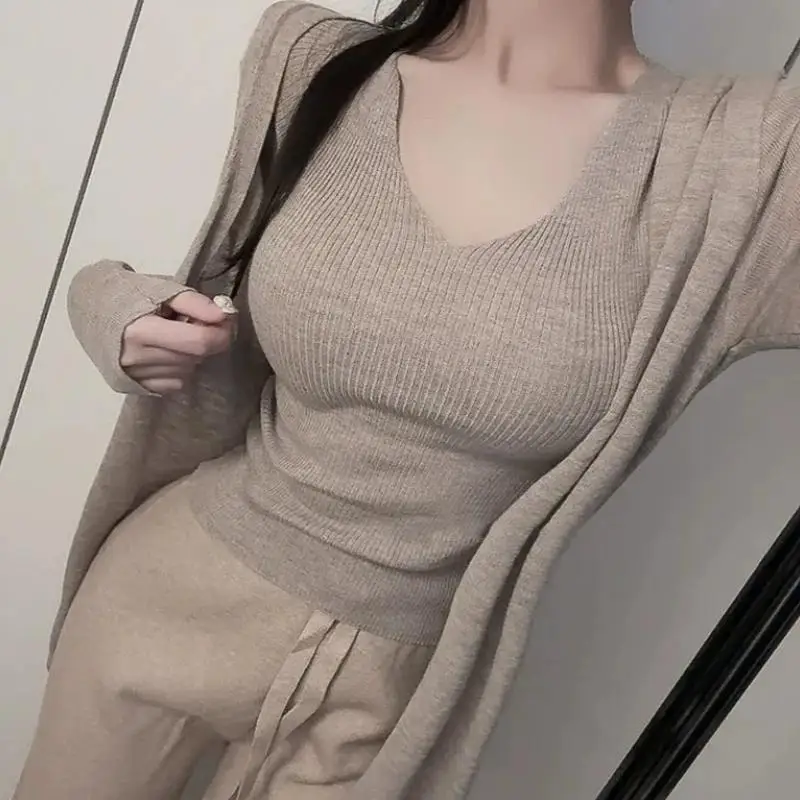 Dongda Gate New Pure Desire Lockerer Strickpullover V-Ne ort Sve Damen-Set Faionable Spring Collection