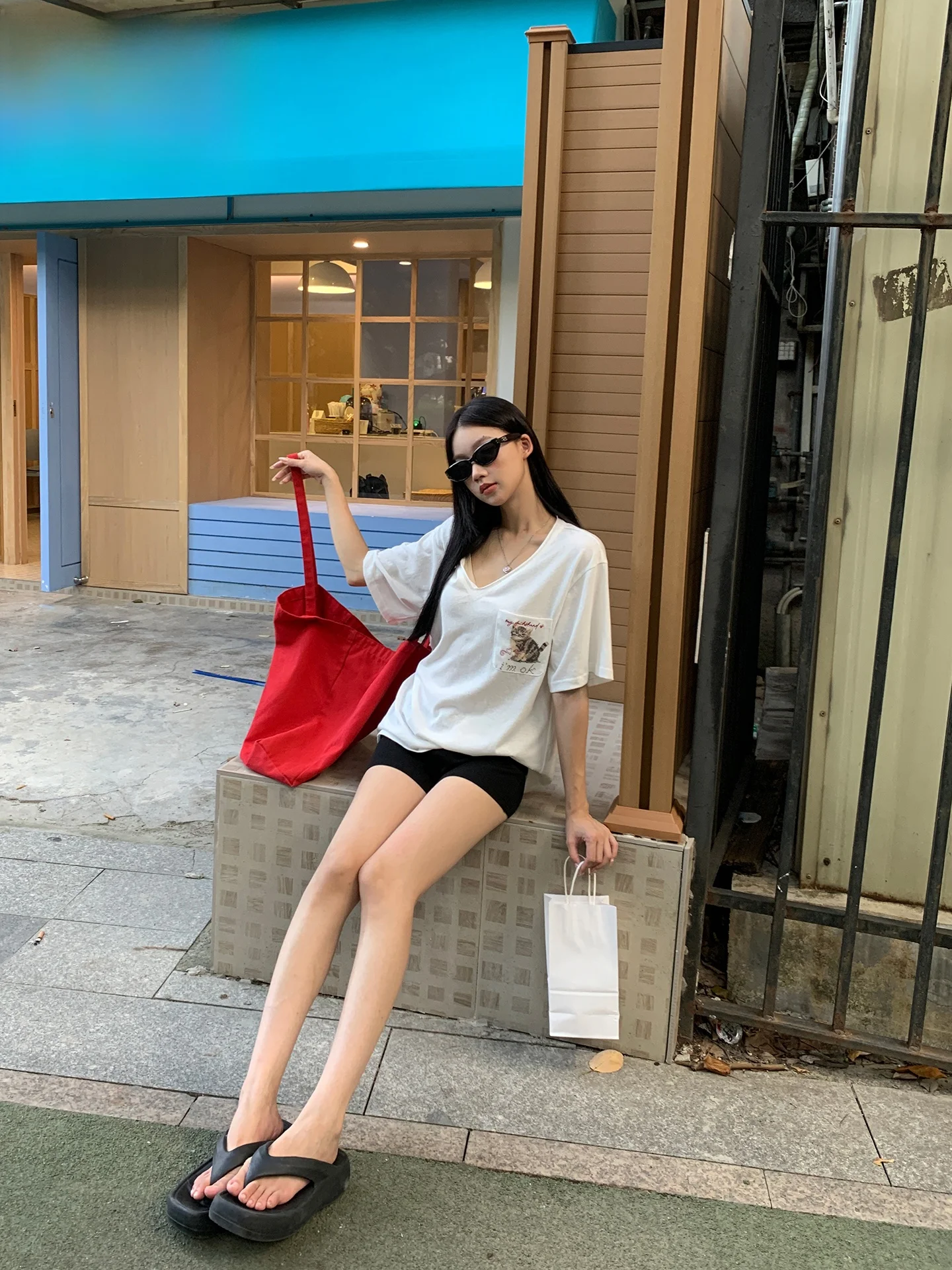 تي شيرت نسائي أحمر بأكمام قصيرة وياقة على شكل V، تصميم فضفاض جديد للصيف، قميص أبيض عصري وأنيق من مزيج القطن #1