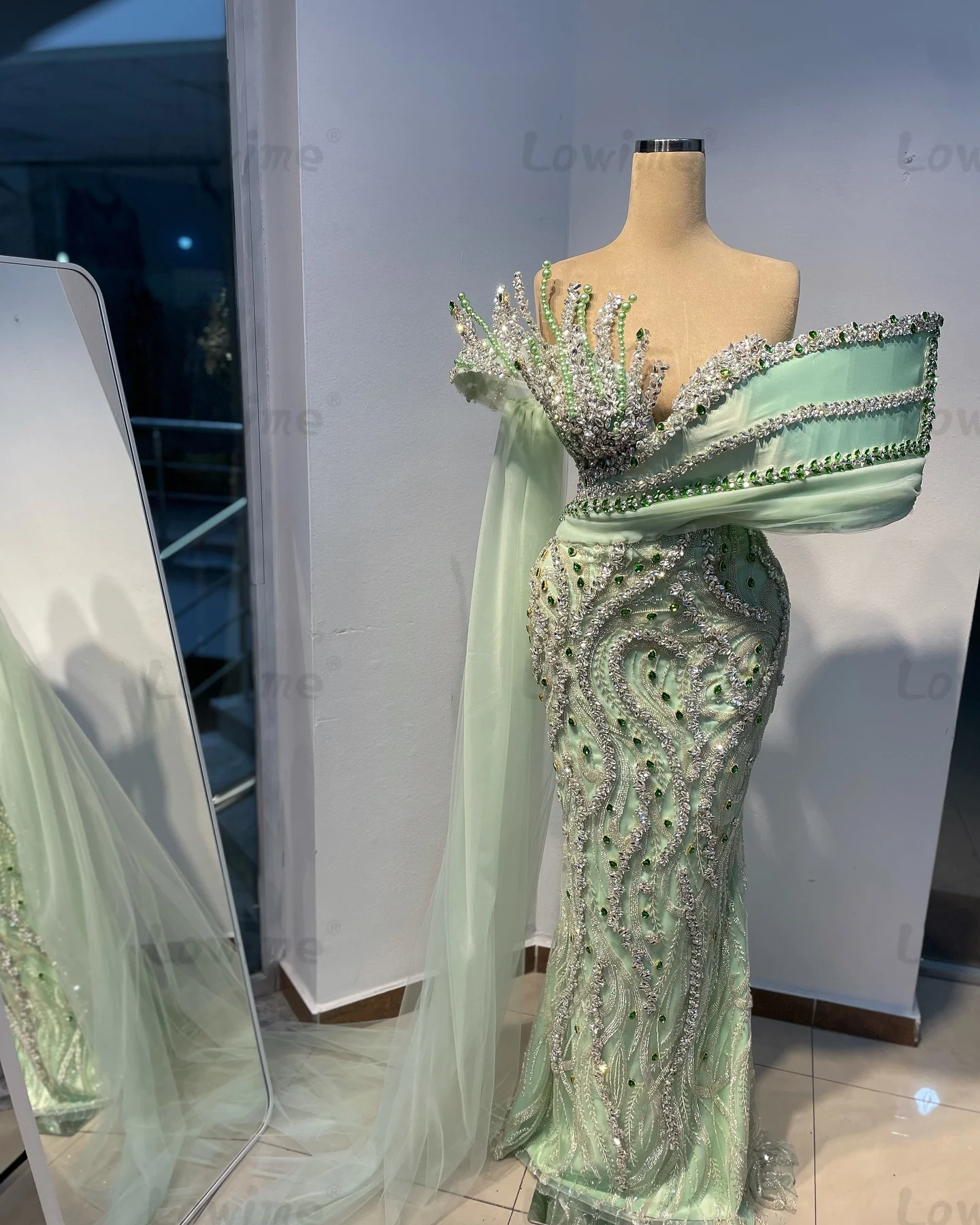 

Mint Green Off Shoulder Prom Dress 2025 Customized Dubai Arabic Beaded Crystal Evening Dress Robes De Soiree Birthday Party Gown