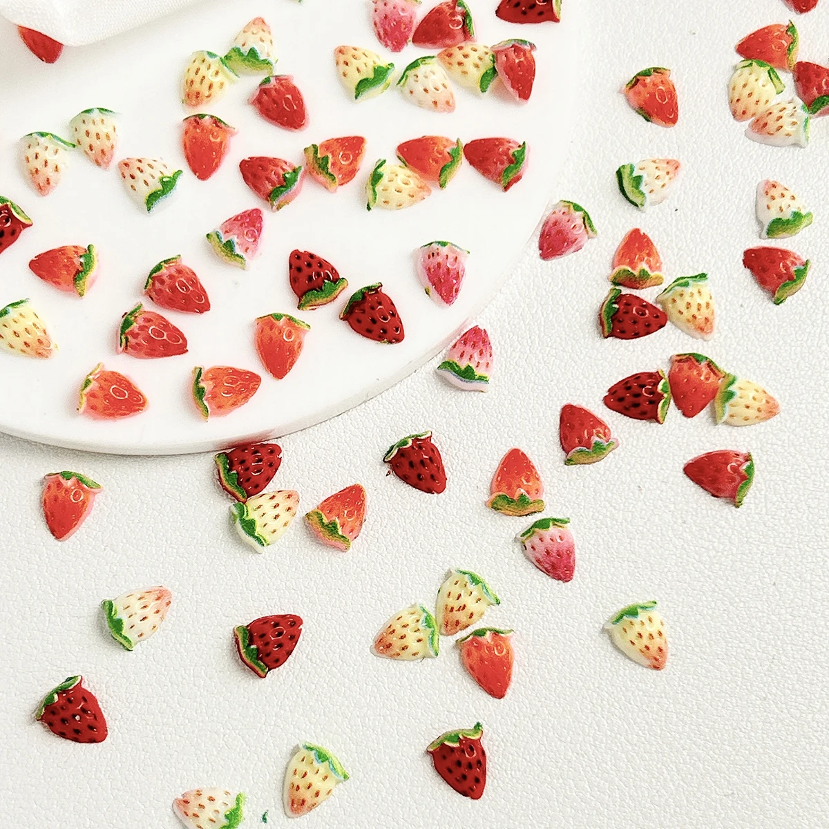 

50PCS Simulated Strawberry Resin Nail Charms 3D Creative Colorful Strawberry Nail Art Decorations DIY Phone Case Nails Materials