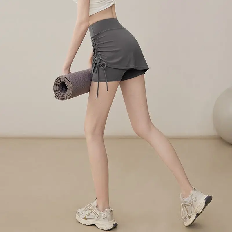 

Женские шорты для йоги с высокой талией в американском стиле, плиссированные, для фитнеса и тренировок, в юго-восточноазиатском стиле, повседневные брюки