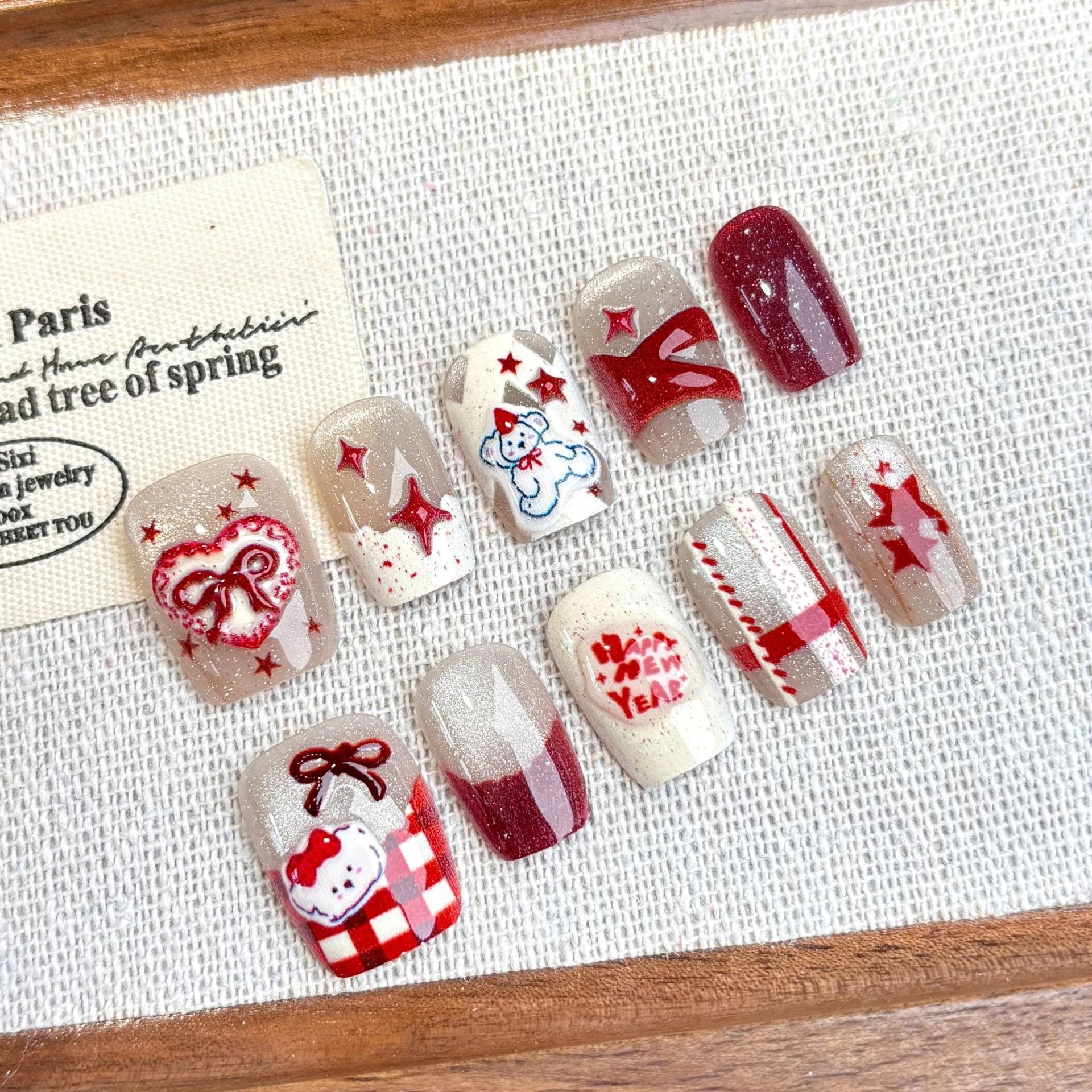 24 STKS Vierkante Nepnagels Rode Beer Cat Eye Druk op Nagels 3D Boog Frans Ontwerp Schattig Zoet Ins Stijl Festival Kunstnagels voor Meisje