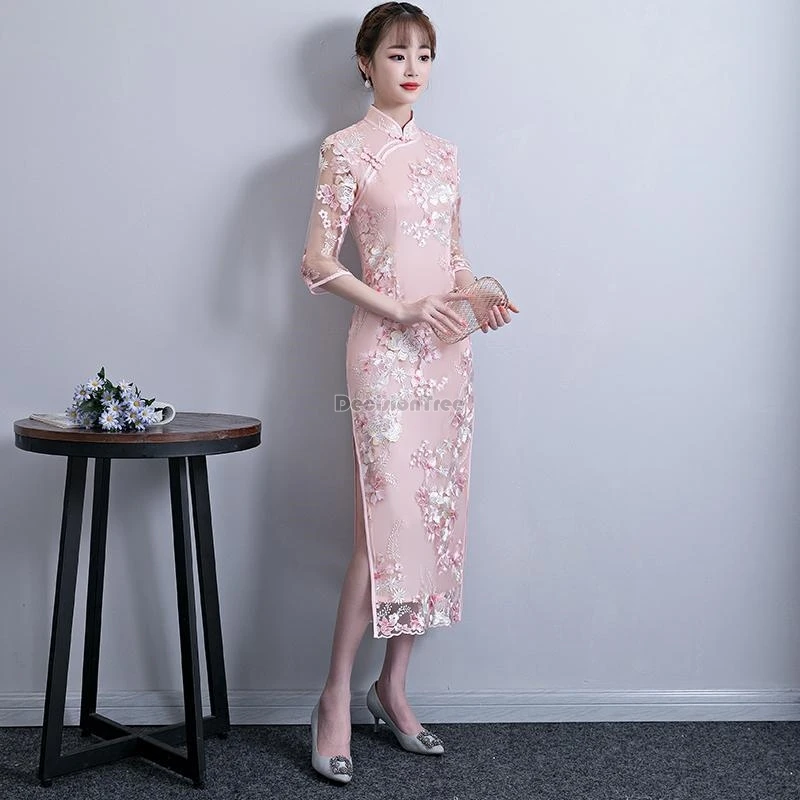 ชุดกี่เพ้าสไตล์จีนใหม่ปี 2025 ปักลายลูกไม้แบบเรียบง่าย ชุดเดรสแฟชั่นย้อนยุค แขนสั้น คอตั้ง ทรงเข้ารูป