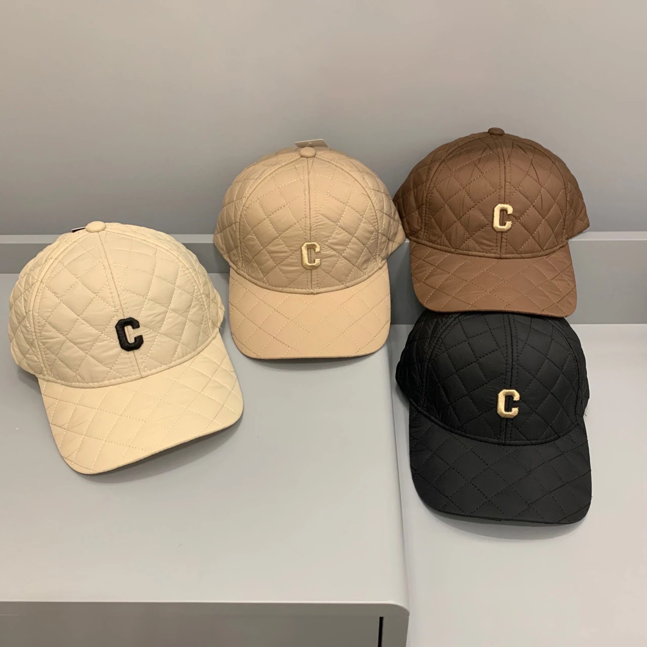 

Quilted Puffer Embroidered C Logo Baseball Cap Autumn Winter Snapback Sports Hat Men Women Unisex Warm Puffy Streetwear Cap