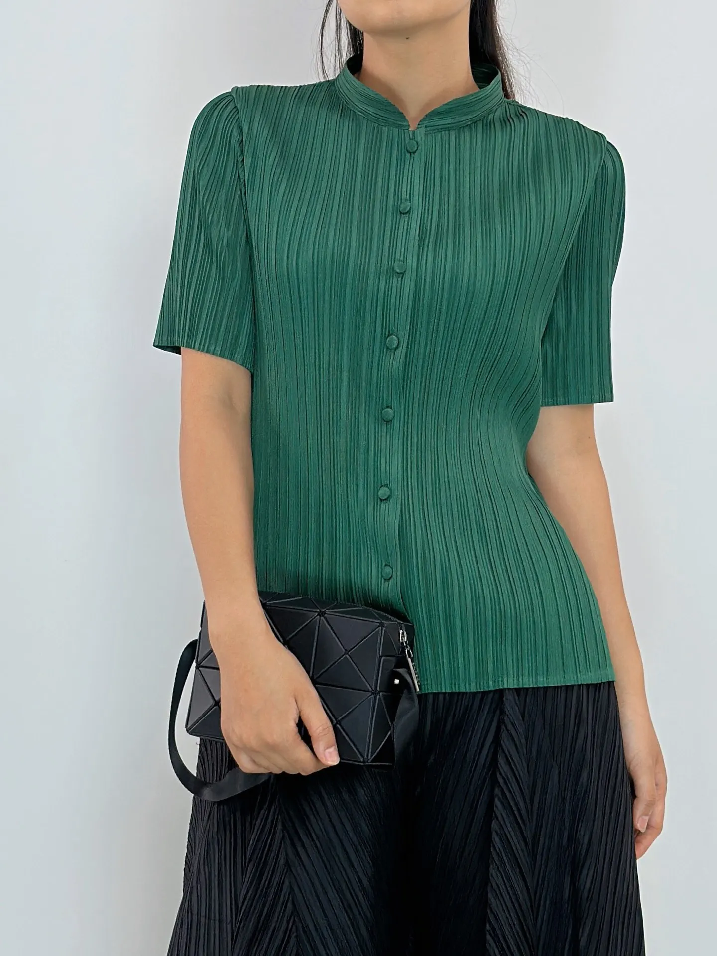 เสื้อเชิ้ตผู้หญิงลำลอง สีพื้น ปกคอปก แขนสั้น ติดกระดุมแถวเดียว ผ้าระบายอากาศได้ดี สวมใส่สบาย แฟชั่น