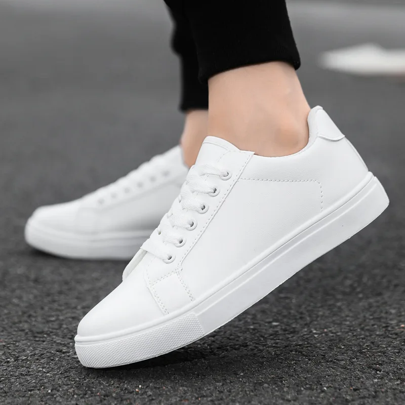 White Black Men Shoes Comfortable Casual Skateboard Shoes Men Solid Leisure Sneakers Lightweight Walking Shoes