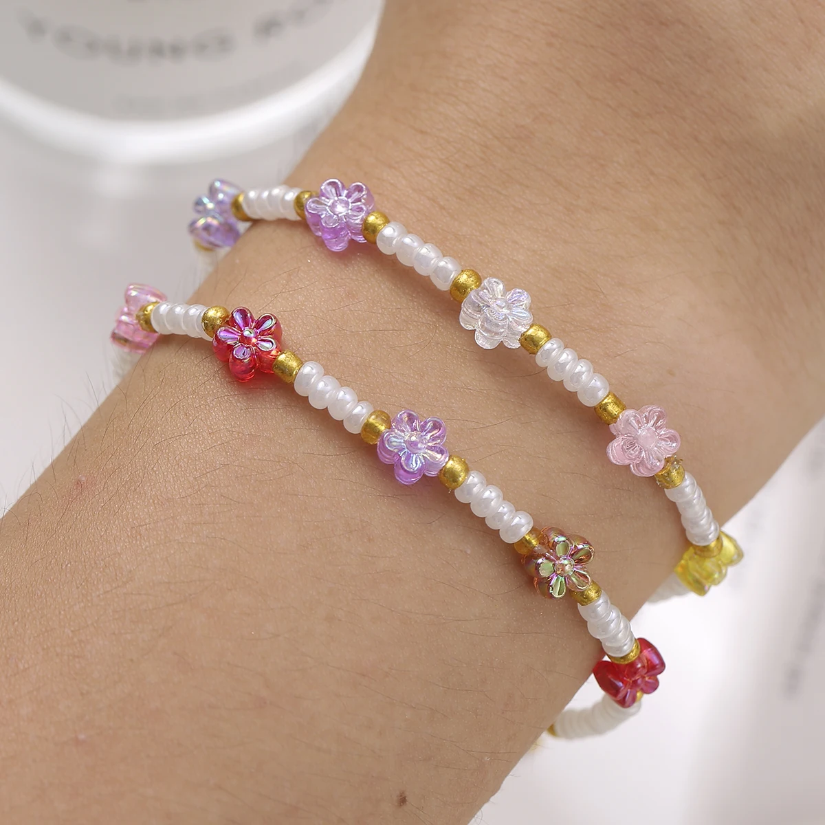 12 TEILE/SATZ Bunte Blume Charms Armband Set Für Frauen Acryl Kleine Perlen Einstellbare Armband Set Schmuck Geschenke