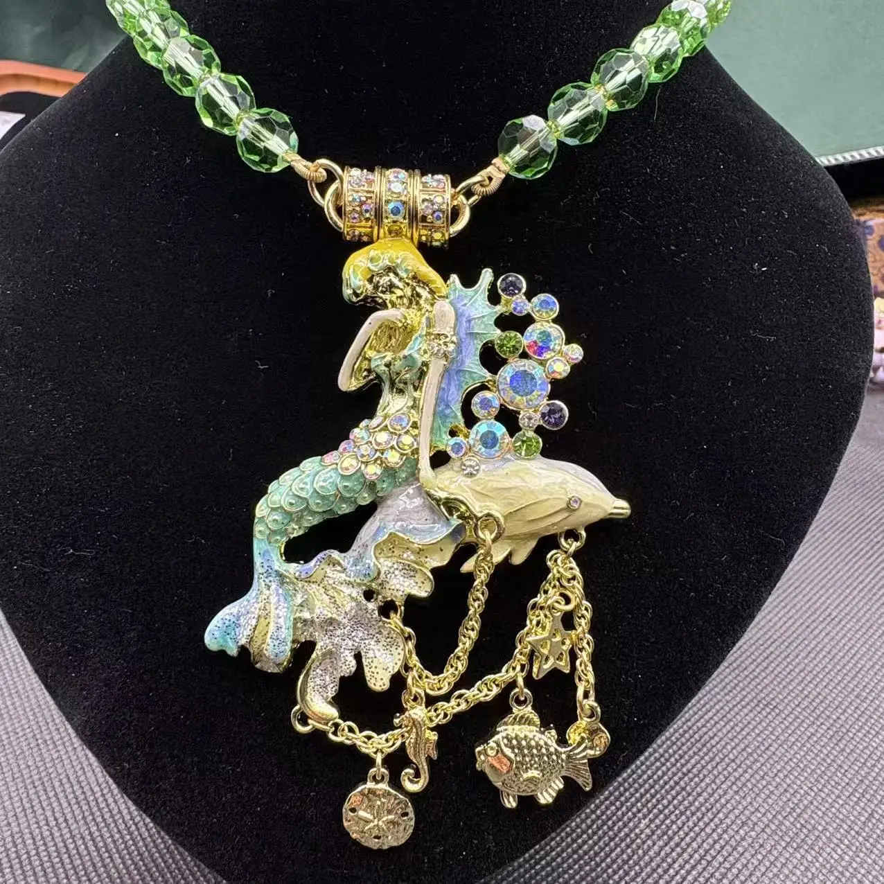 Vintage Necklace for Women Luxury Mermaid Green Beaded Chain with Dolphin Ocean Charms Fantasy Jewelry for Costume Party Look