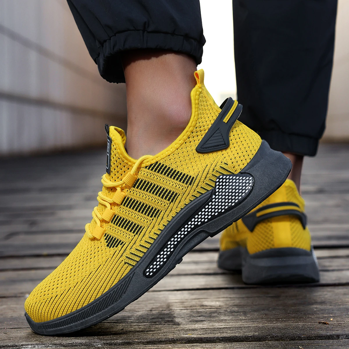 Men's Casual Sneakers - Lightweight, Non-Slip, Round-Toe Low-Top Casual Shoes with Breathable Mesh Lining, Breathable Fabric Upper, Durable Rubber Sole, Ideal for Casual Walking, Hiking, Outdoor Adventures, and Everyday Wear in All Seasons, Perfect for Pairing with Casual Outfits