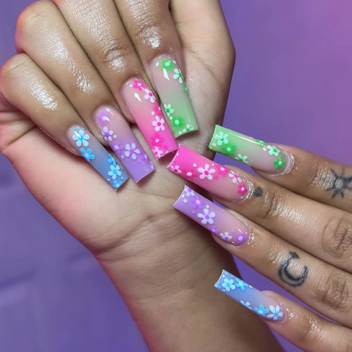 24枚入りロングスクエアつけ爪セット キュートなフラワーパールデザイン フレンチネイルチップ ウェアラブル レオパード柄 ピンク プレスオンネイルアート