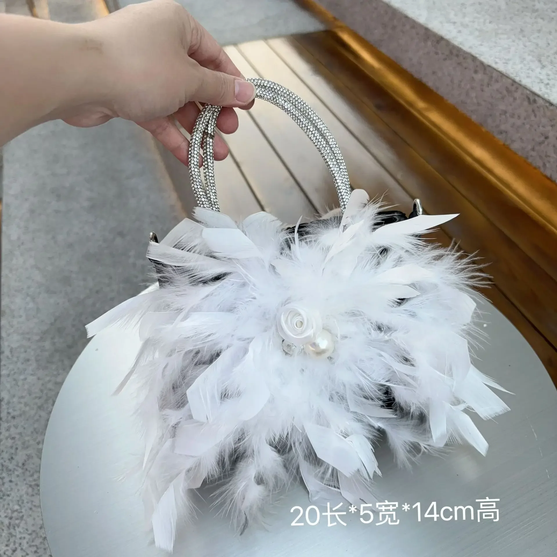 

Autumn Winter New Feather Tassel Small Clutches Handbags For Women Wedding Party Dinner Evening Bags Prom Chain Shoulder Bags