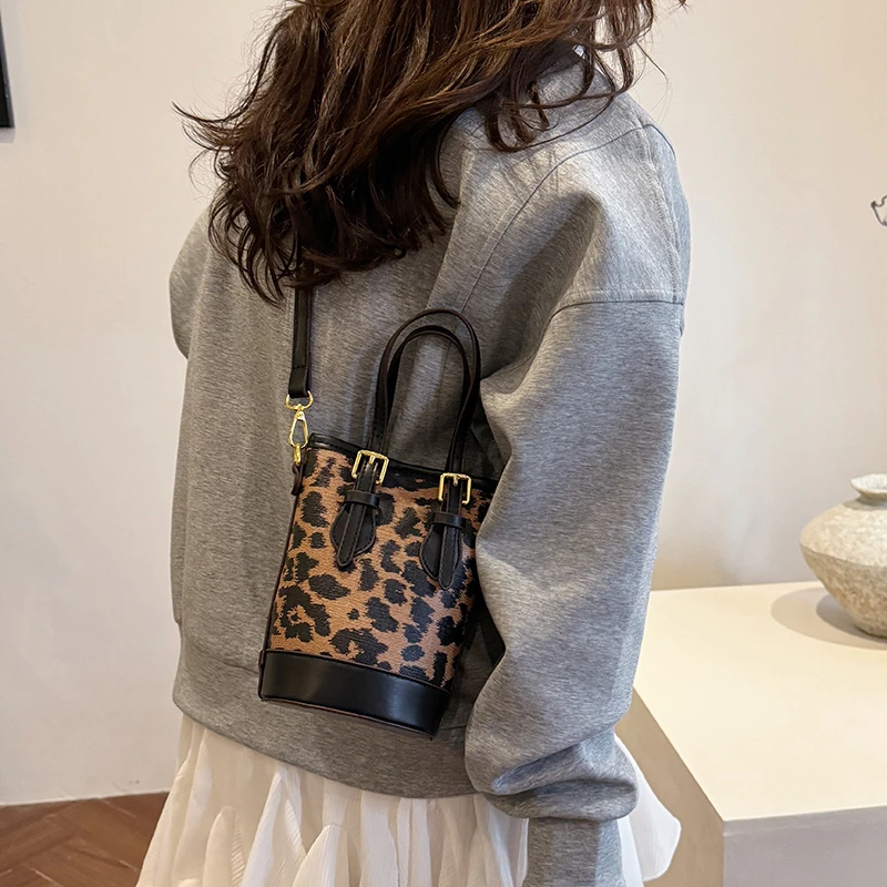 

Elegant Ladies Handbag - Premium Leather Women's Crossbody Shoulder Bag With Multiple Compartments Design