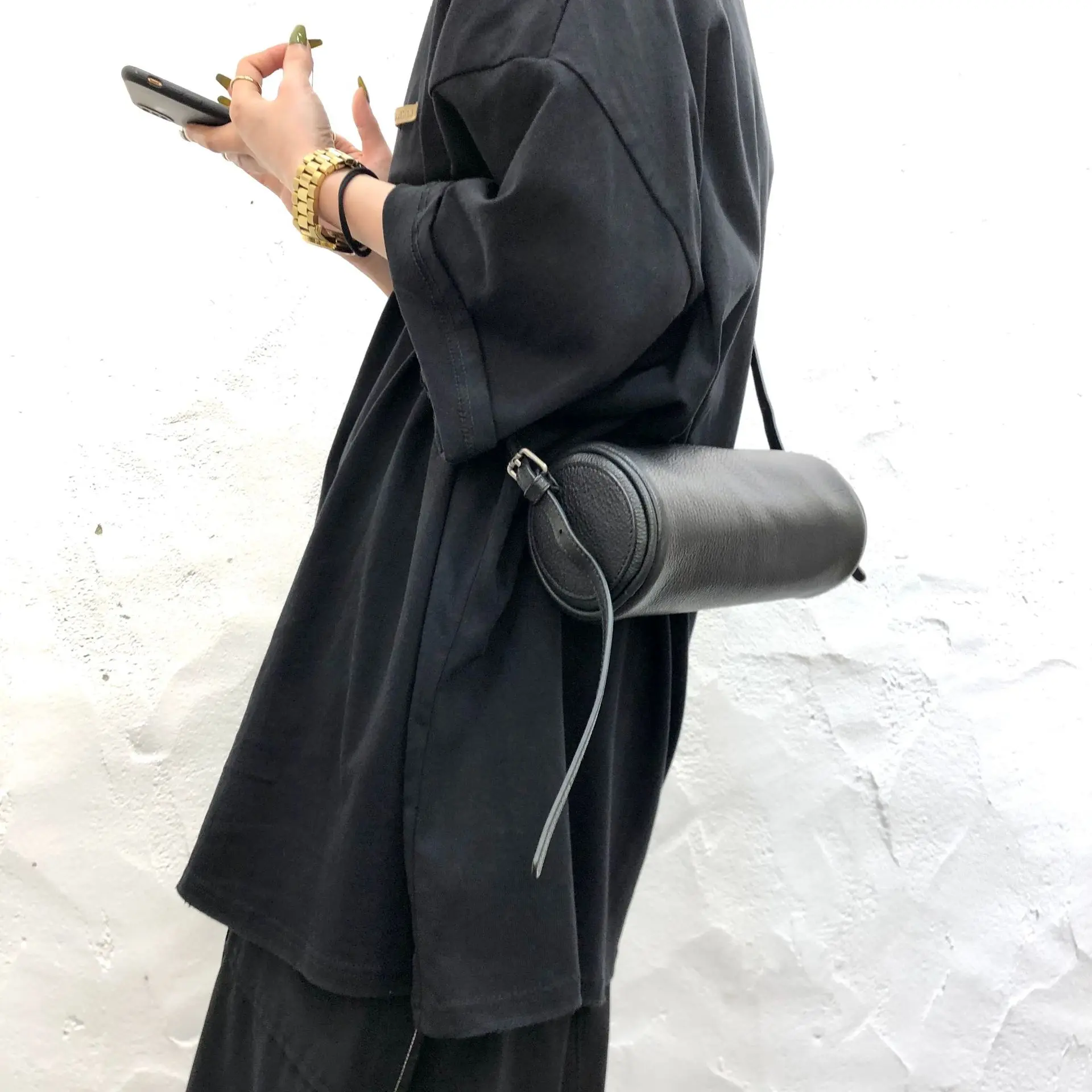 حقيبة يد كاجوال من الجلد الطبيعي باللون الأسود بتصميم كوري عتيق للرجال والنساء على شكل دلو من جلد البقر #5