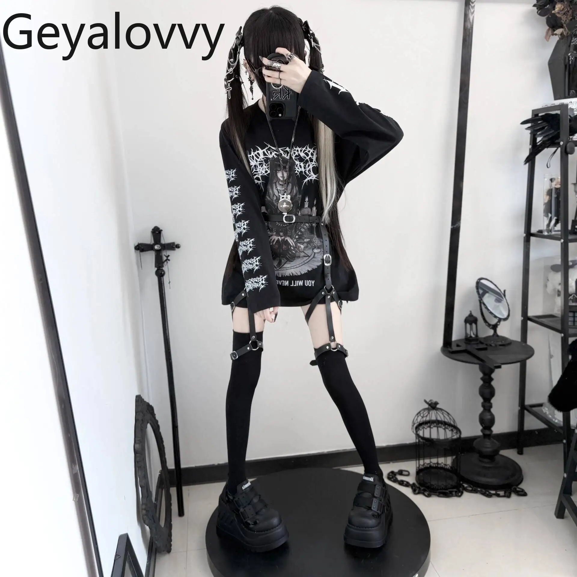 Camiseta Negra con Estampado Estilo Punk de Anime Japonés, Camiseta Holgada de Algodón con Estampado para Chicas Rockeras, Cuello Redondo, Manga Larga