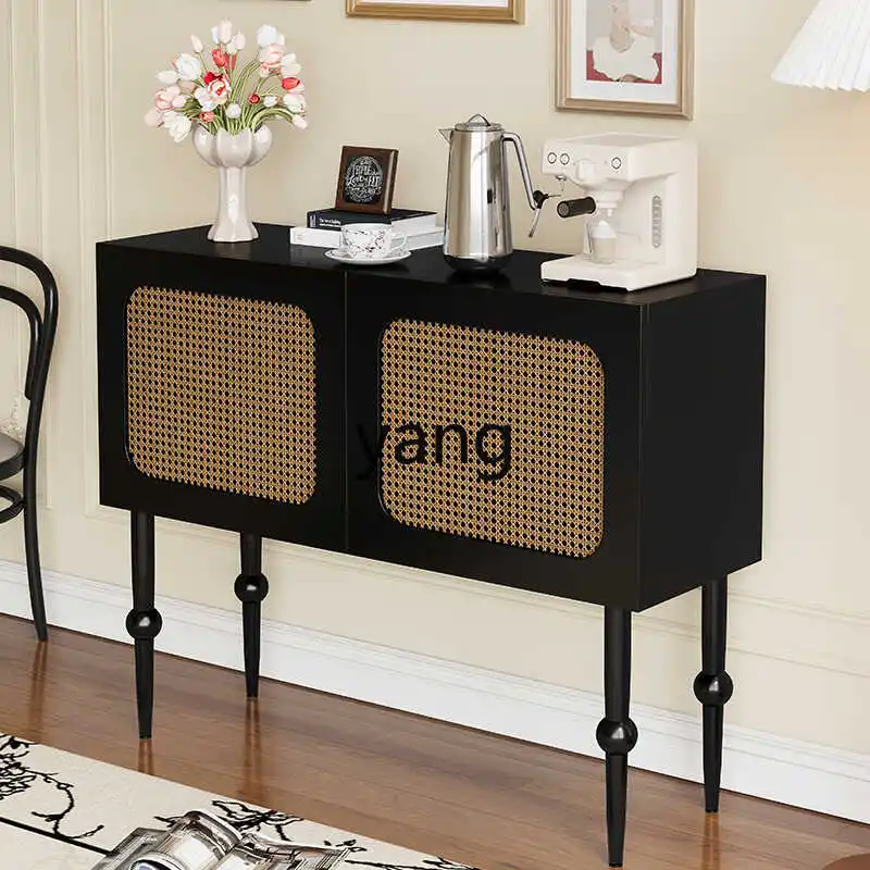 Левый входной коридор, двухдверный шкафчик, боковой шкаф из ротанга