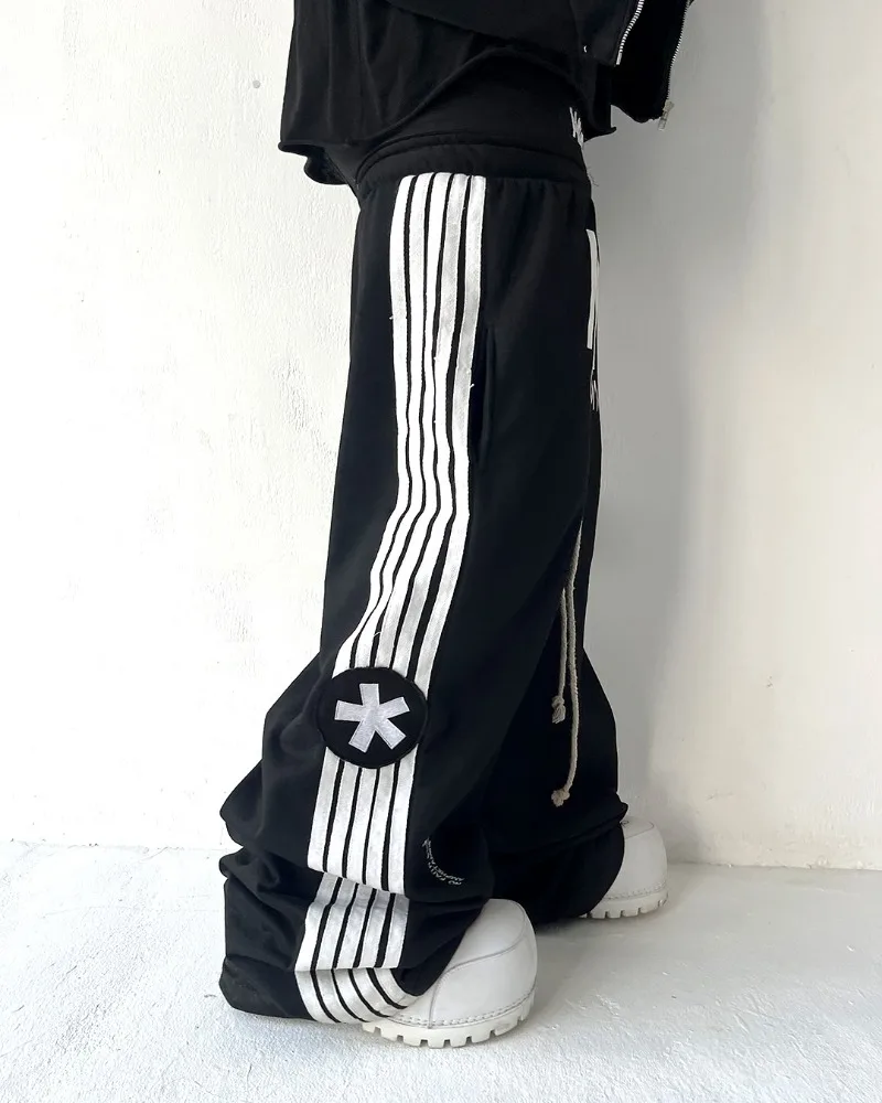 High street fashion Y2K lettera a righe ricamo modello pantaloni sportivi da uomo larghi alla moda Pantaloni hip hop gotici Harajuku rock