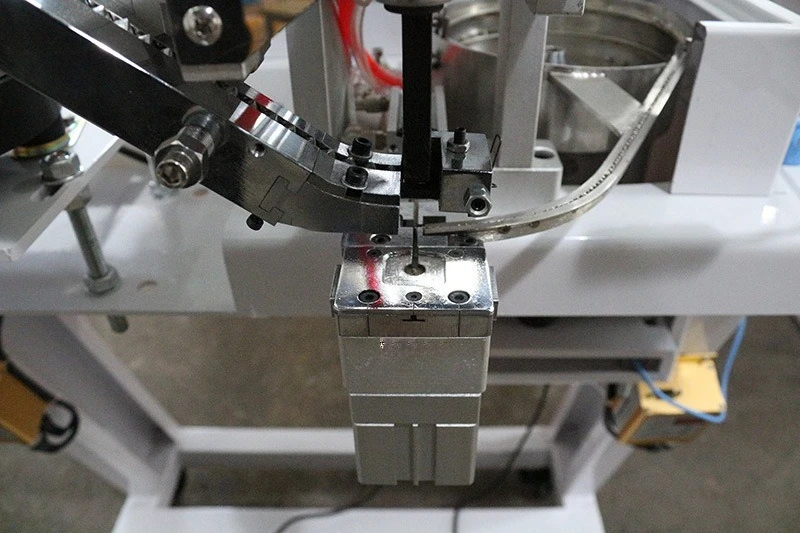 Automatic clothing special-shaped buckle machine, bead machine, perforated buckle machine