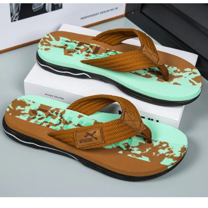 

Summer Large-sized Color-blocked Fashionable Soft-soled Anti-slip Breathable Quick-drying Flat Lightweight Beach Flip-flops
