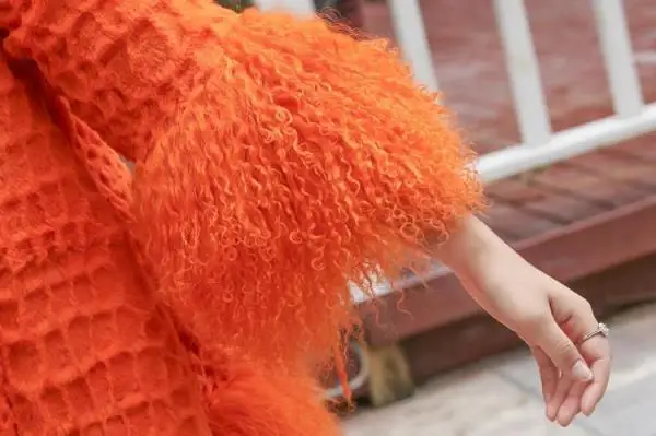 Donne in stile europeo Mongolia Manica e orlo in pelliccia di pecora capispalla larghi da donna Cappotto in vera pelliccia di coniglio maniche a 3/4 Nuova giacca di pelliccia