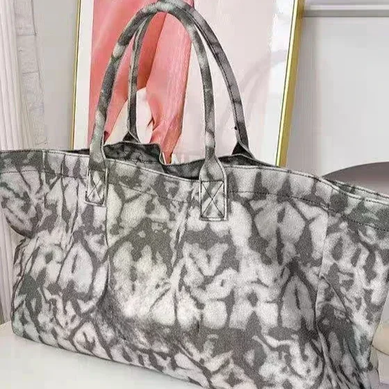 

Brand Large Capacity Camouflage Fabric Shoulder Bag with Dry Wet Separation, Handbag for Exercise and Fitness Storage