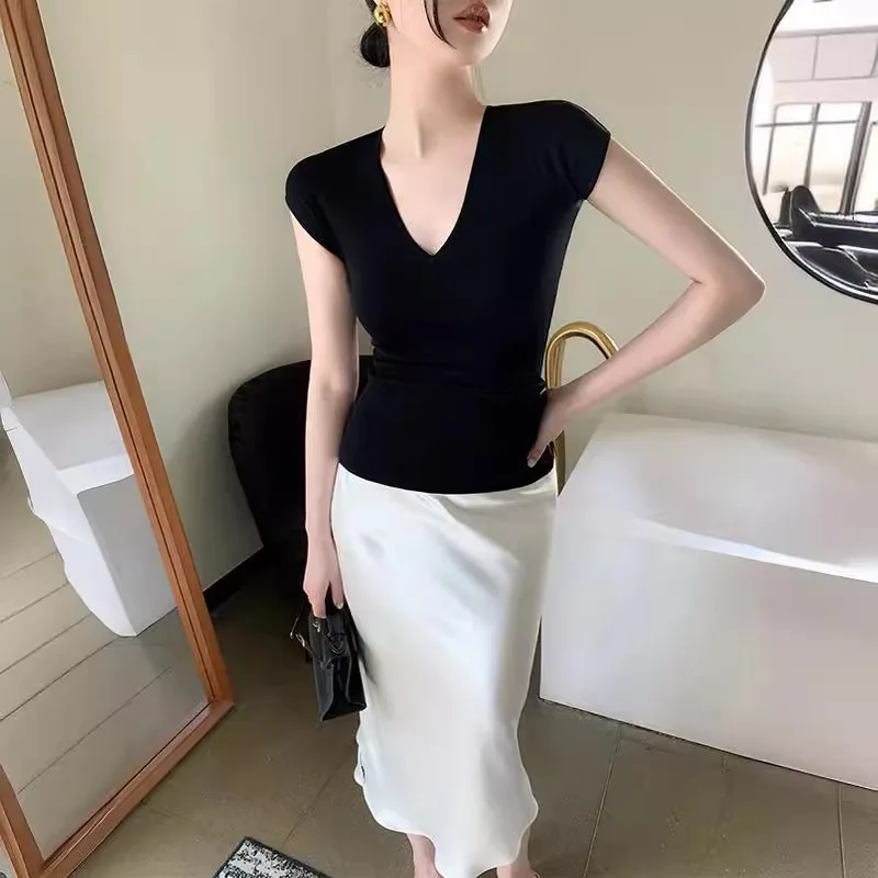 7065 Sommer Neues cremefarbenes V-Ausschnitt-Flatter-Slim-Fit-Kühles, atmungsaktives Kurzarm-T-Shirt im französischen Stil für Damen