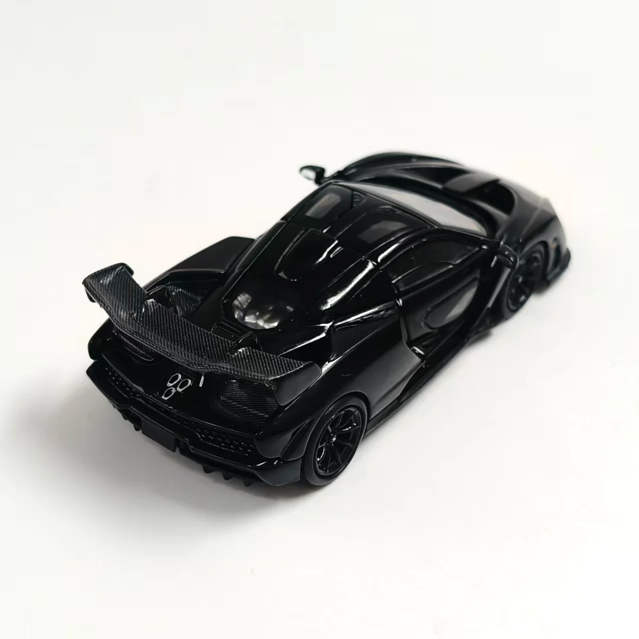 ダイキャスト 1:64 スケール マクラーレン セナ ブラック スーパーカー 合金車モデル コレクタブルおもちゃ ギフト 記念品 ディスプレイ装飾品