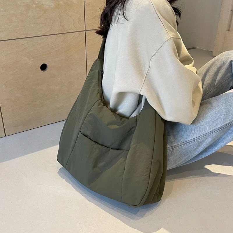 

Women's Solid Color Soft Space Padded Cotton Cloth Shoulder Bag Autumn Student Y2k Casual Style Large Capacity Crossbody Bag