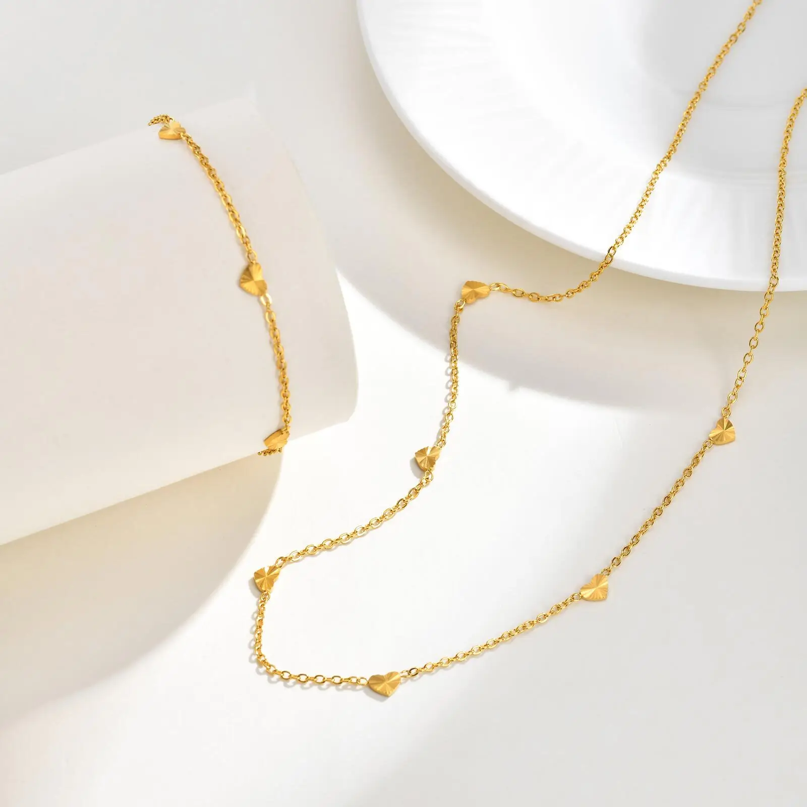 سوار على شكل قلب من الفولاذ المقاوم للصدأ 316L للنساء، مقاوم للماء ولا يسبب الحساسية، مقاوم للتشويه، الحد الأدنى لعيد الحب