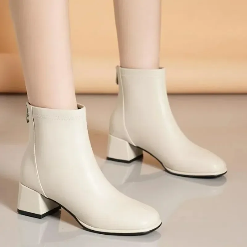 Botas cortas de punta redonda para Mujer, zapatos de cuero de tacón medio grueso, con cremallera trasera, talla grande, Otoño, 2024