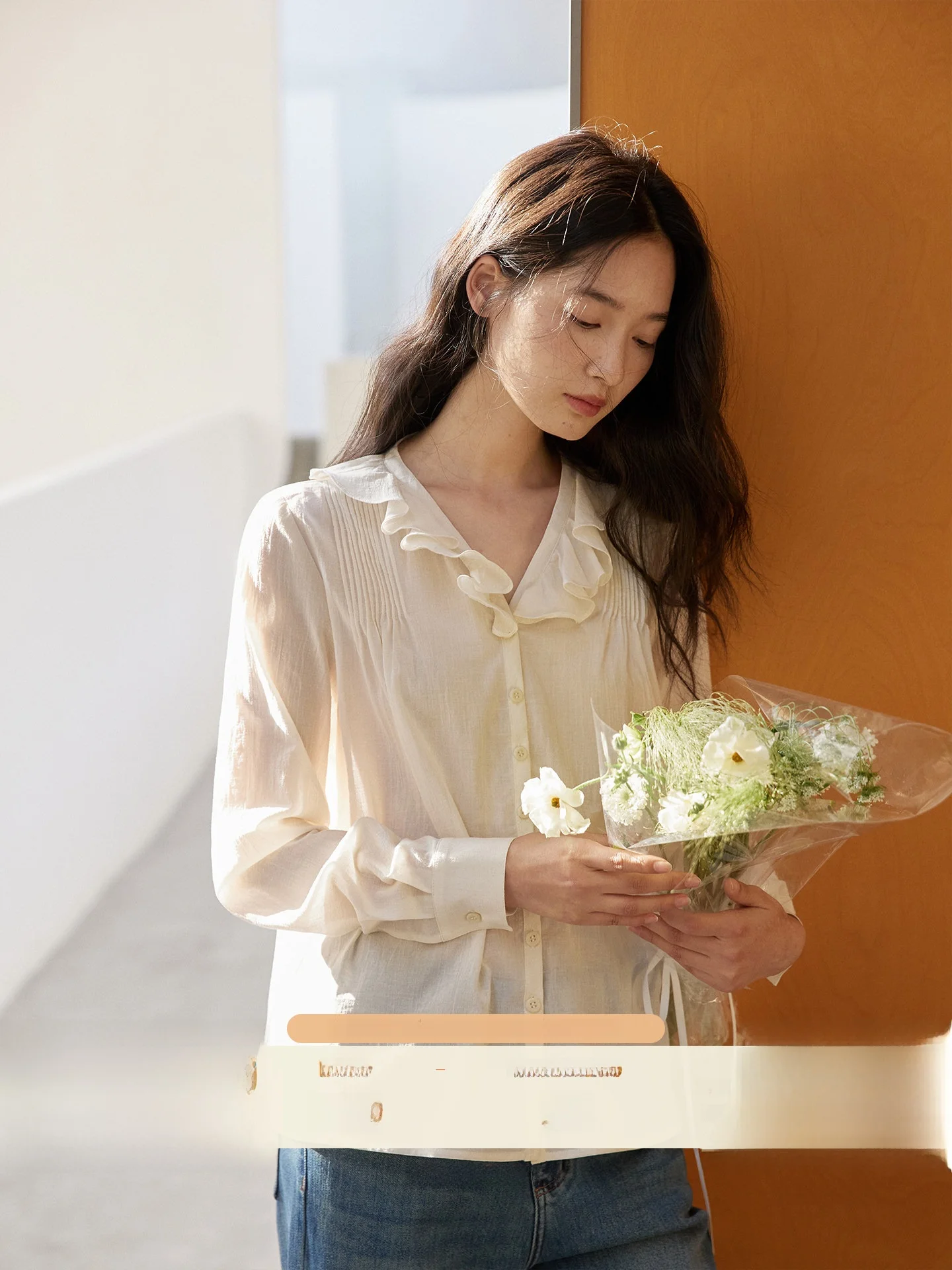 

Элегантная женская блузка GINNKEE с V-образным вырезом, длинным рукавом, простым дизайном, из хлопка, во французском стиле, с плиссированным подолом, весна-лето