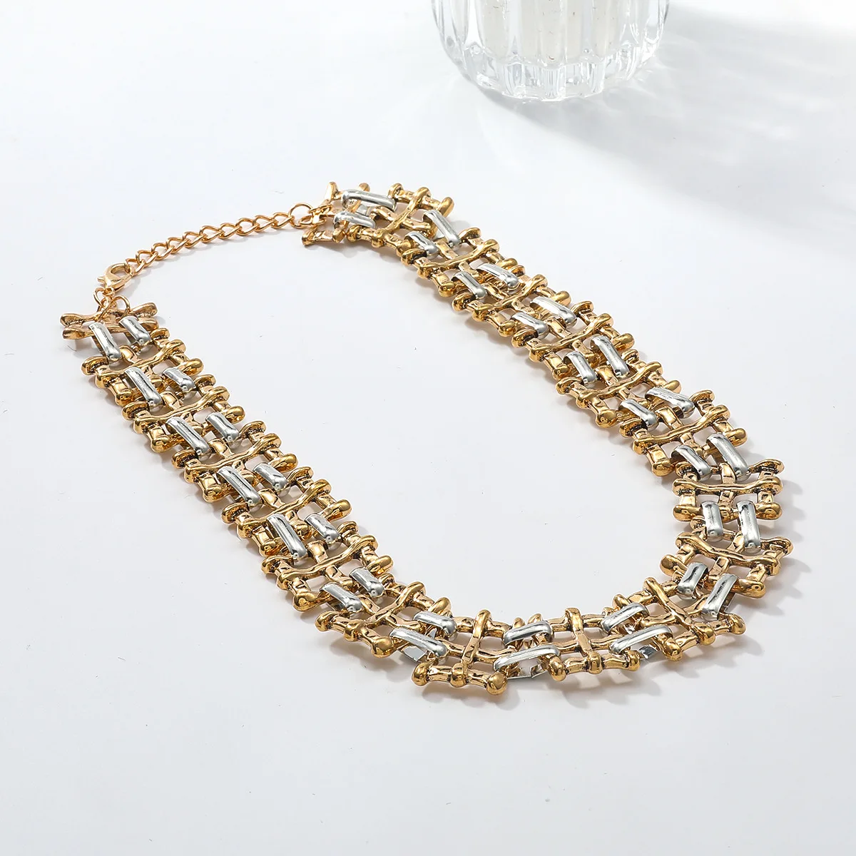 Vintage Gold-Silber Geflochtener Gewebter Halsreif für Damen, Auffällige Metallketten-Halskette, Schmuck für Feiertage und Partys – Detail 6