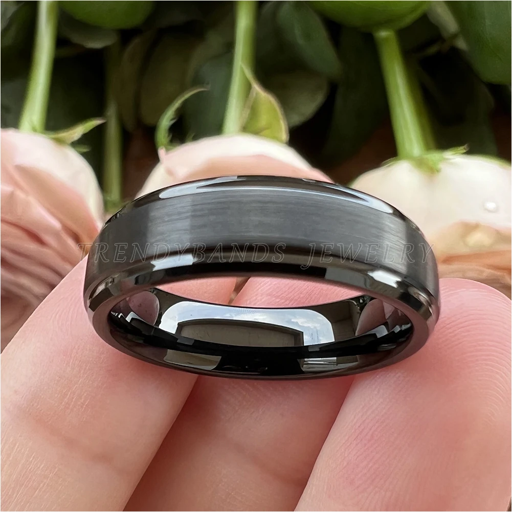 4 mm schwarzer Damen- und Herrenschmuck, Wolframkarbid-Ring, Ehering mit abgestuften, abgeschrägten Kanten, gebürstete Oberfläche, bequeme Passform – Detail 6