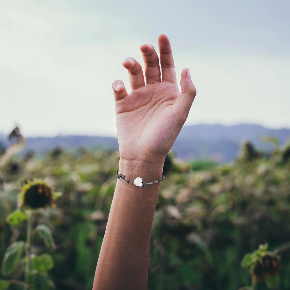 

Серебряный браслет, персонализированный креативный красивый цветок, белый агат для женщин, вечерние, путешествия, ежедневное использование, подарок, цветочный браслет