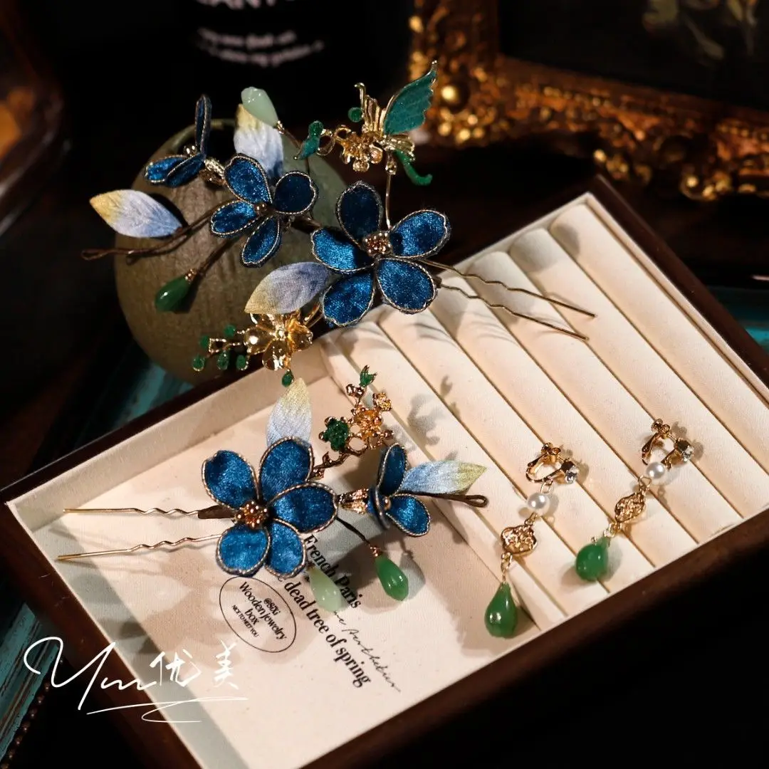 

New Chinese Bride Cheongsam Headwear Blue Fabric Flower Hairpin Classical National Style Morning Gown High-end Feeling