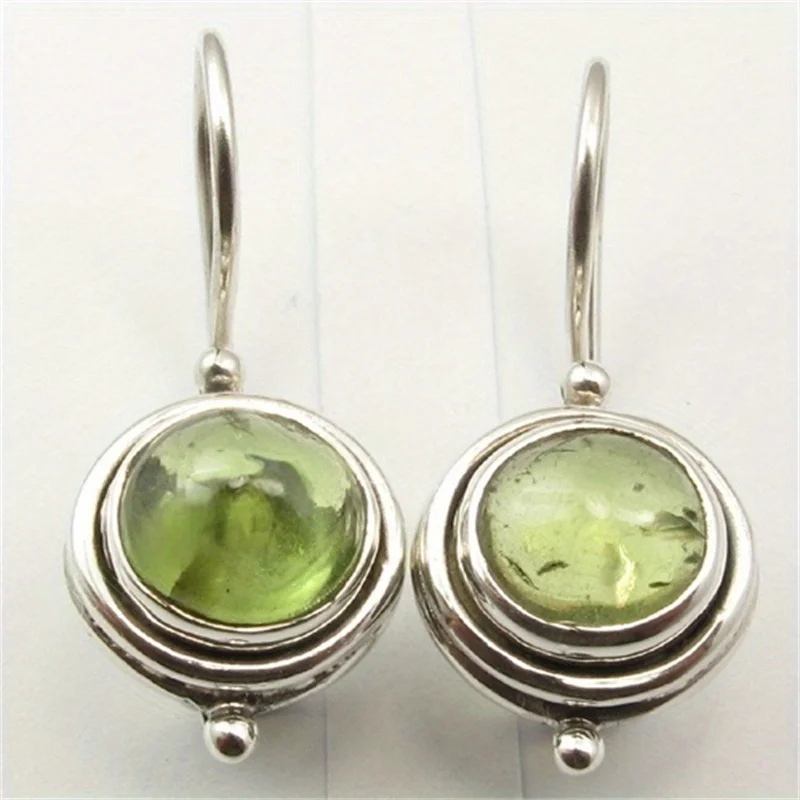 Brincos Pendentes Vintage Prateados com Pedra Verde Femininos com Círculo Esculpido para Festas e Uso Diário