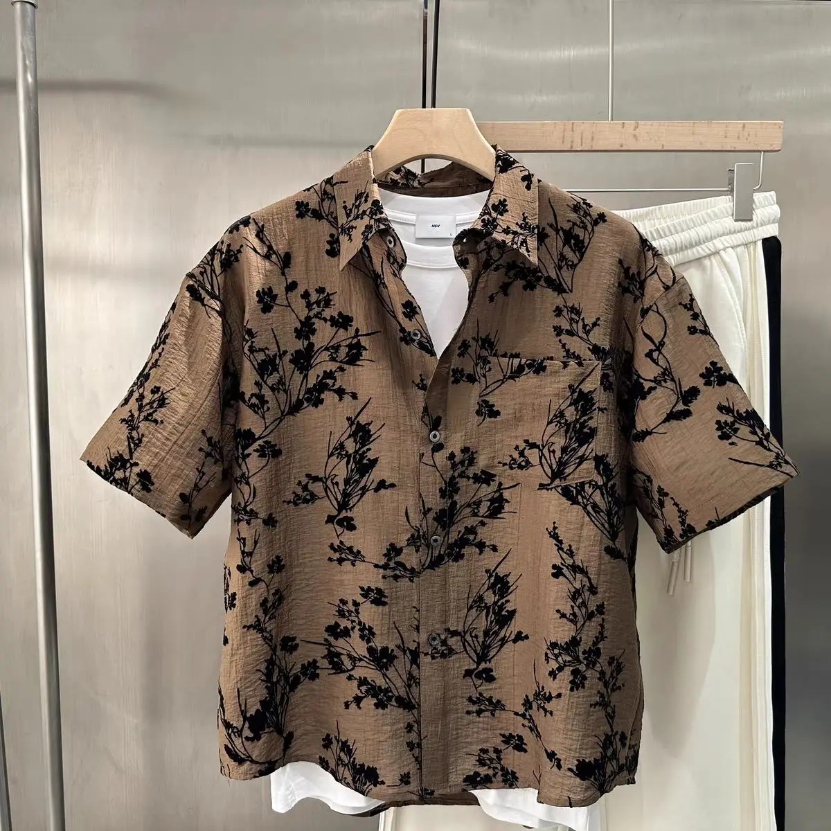 Men's Sand Botanical Button-Up Shirt Summer Short Sleeve Minimalist Aesthetic Crinkle Texture Edgy Urban Casual Style Shirt Top